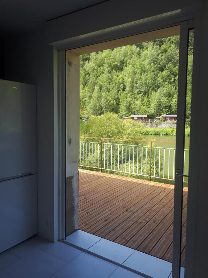 Gite En Bord De Meuse Монтерме Экстерьер фото